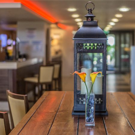 Holiday Inn Express Colchester By Ihg Εξωτερικό φωτογραφία