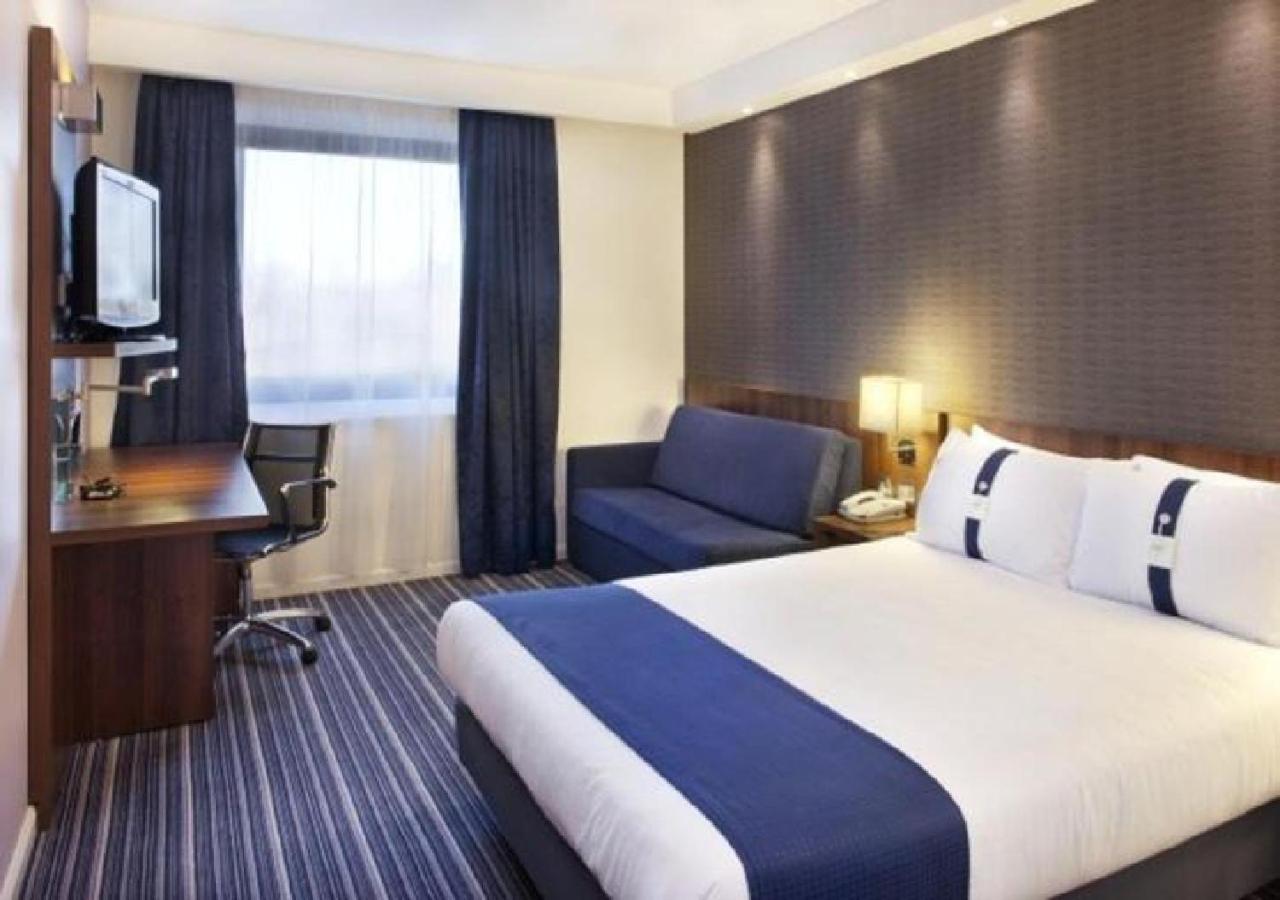Holiday Inn Express Colchester By Ihg Εξωτερικό φωτογραφία