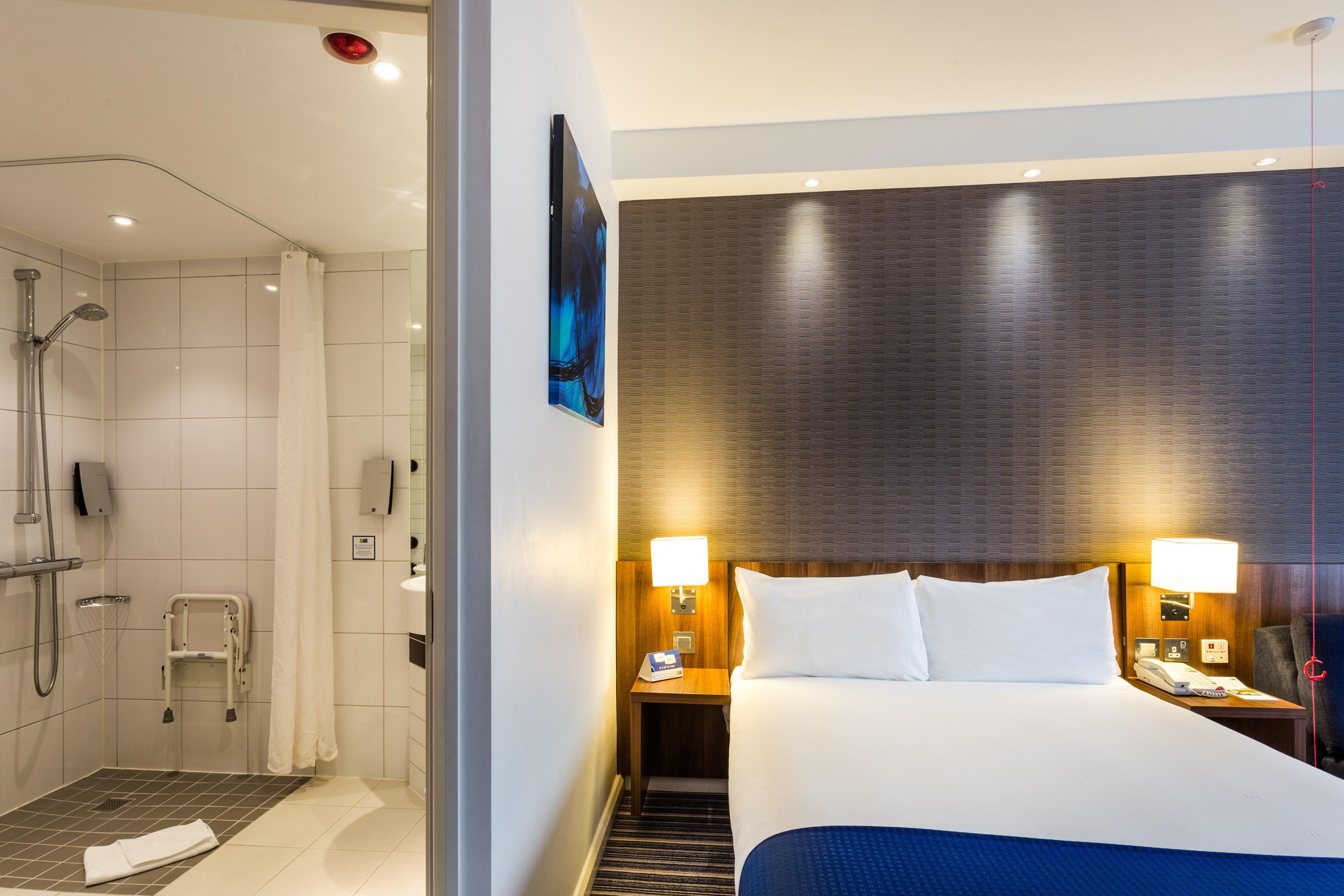 Holiday Inn Express Colchester By Ihg Εξωτερικό φωτογραφία