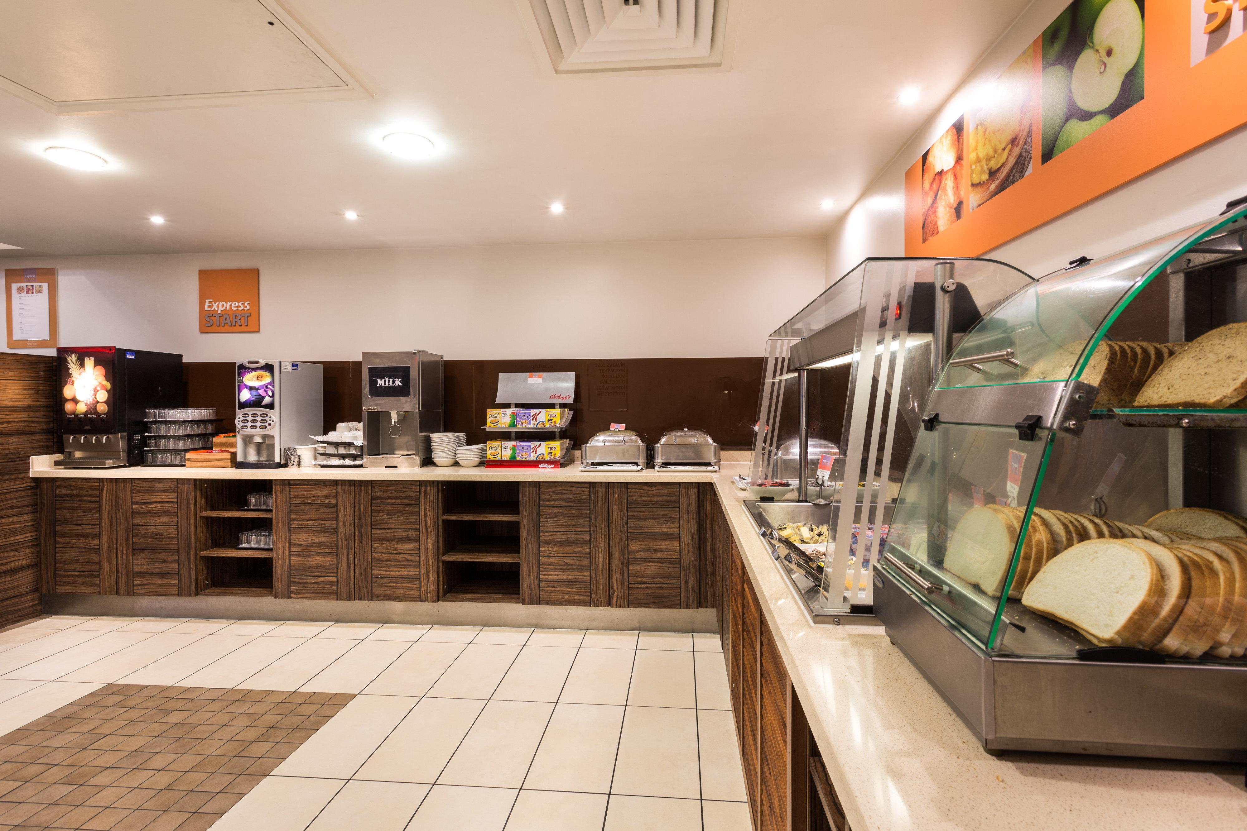 Holiday Inn Express Colchester By Ihg Εξωτερικό φωτογραφία